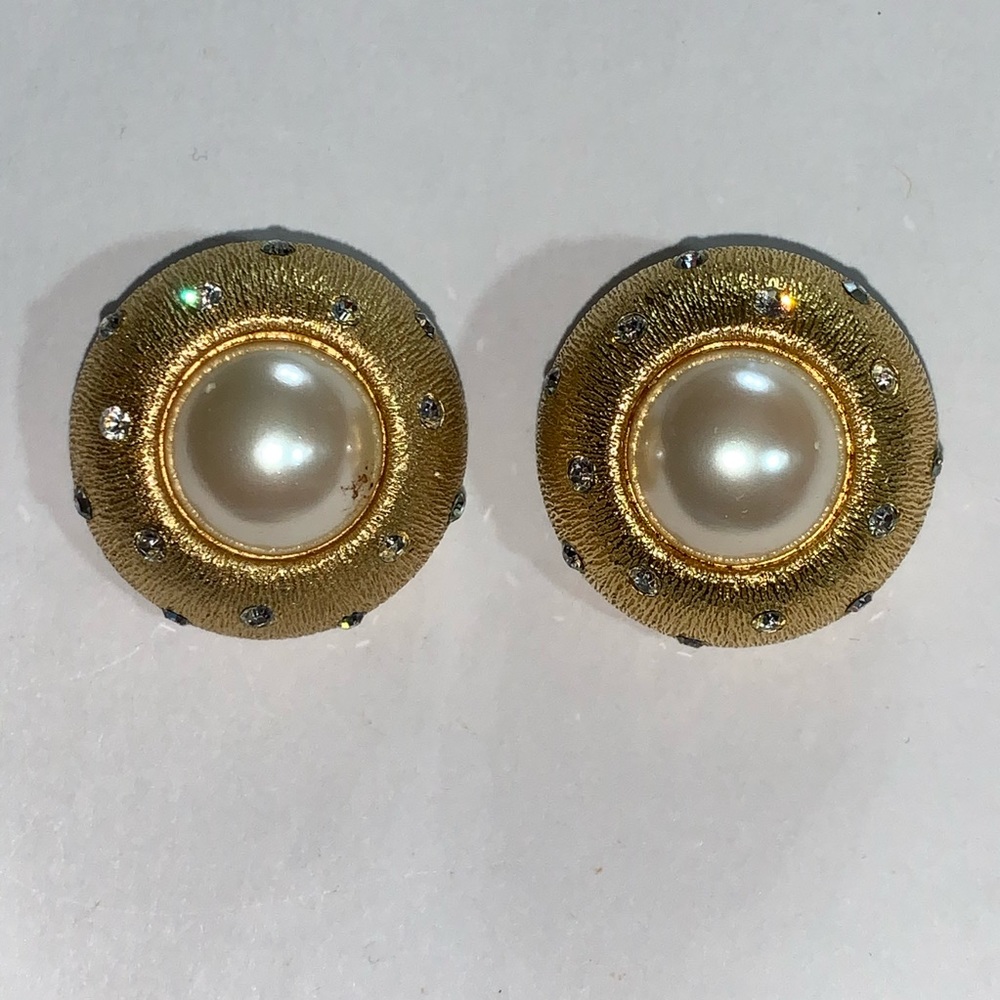 vintage DIOR gold-tone faux pearl clip EARRINGS - Picture 4 of 11